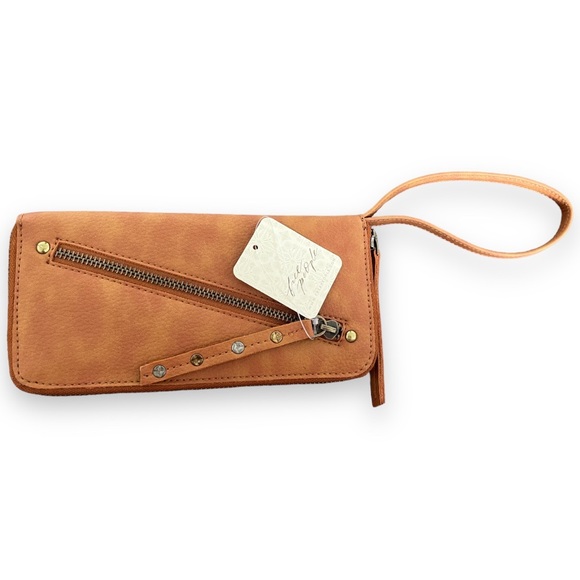 🆕 FREE PEOPLE: Distressed Vegan Leather Wallet - Picture 6 of 12